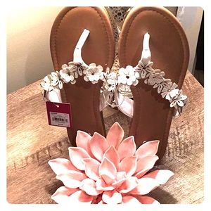 So Floral Appliqué Sandals